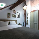 4 Piata Sfatului Pensión 3*