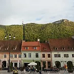 4 Piata Sfatului Pensión 3*