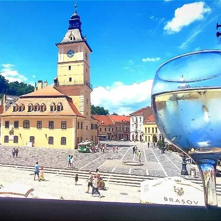 4 Piata Sfatului Гостьовий будинок Брашов
