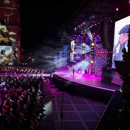 4 Piata Sfatului Гостевой дом 3*