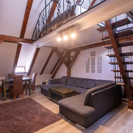 Konukevi 4 Piata Sfatului