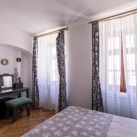 4 Piata Sfatului Casa de hóspedes Braşov