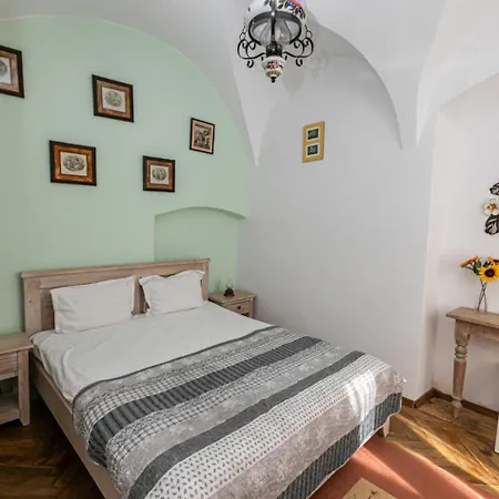 4 Piata Sfatului 3*