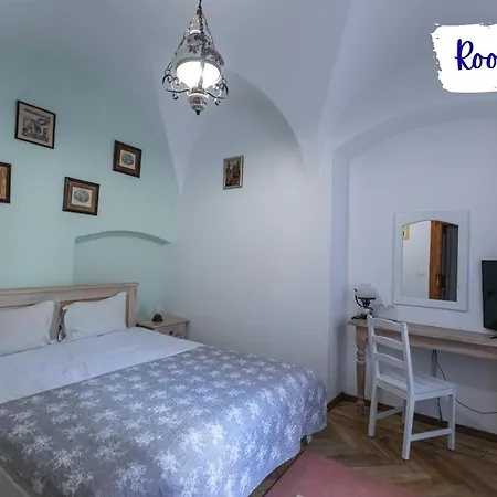 4 Piata Sfatului Pensión 3*