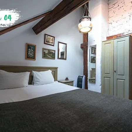 4 Piata Sfatului Pensjonat 3*