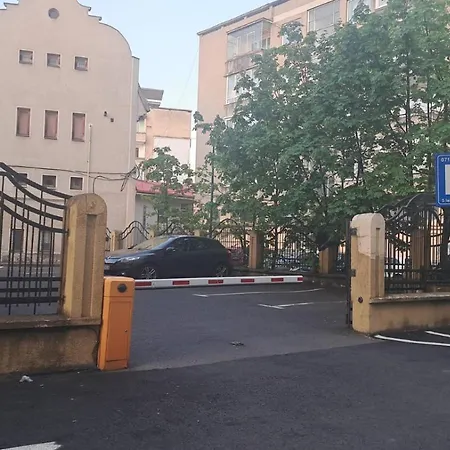 4 Piata Sfatului Гостевой дом 3*
