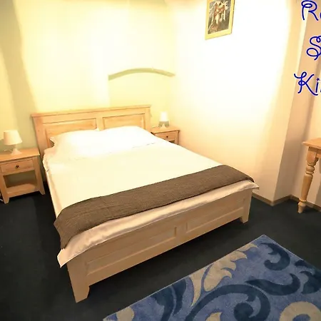 4 Piata Sfatului Pensjonat 3*