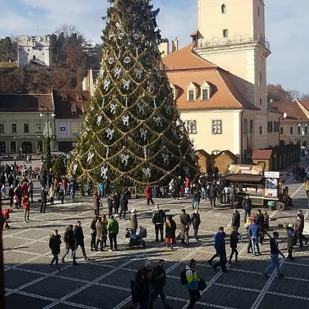 4 Piata Sfatului Гостевой дом Брашов