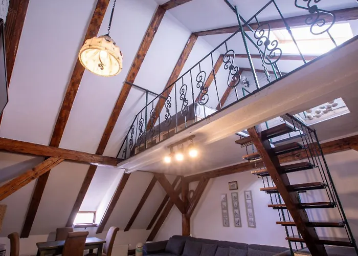 Guest house 4 Piata Sfatului 3*