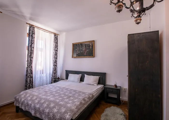 4 Piata Sfatului 3* Braşov