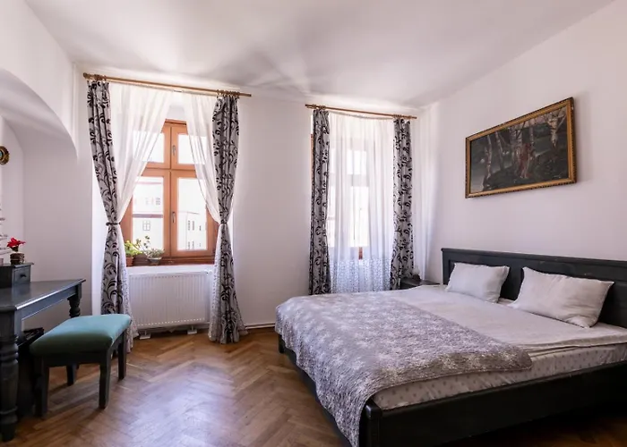 Guest house 4 Piata Sfatului 3*