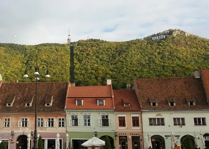 4 Piata Sfatului Pensión 3*